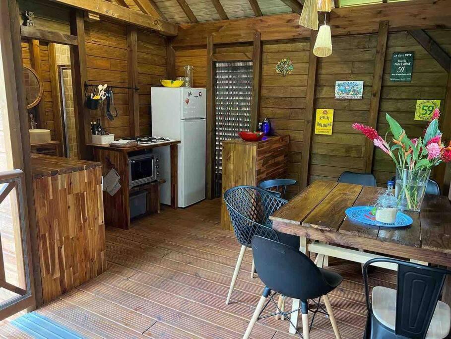 La Kaz A Pepes, Charmant Logement Avec Piscine Lamentin Экстерьер фото