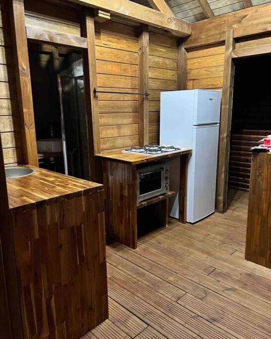 La Kaz A Pepes, Charmant Logement Avec Piscine Lamentin Экстерьер фото